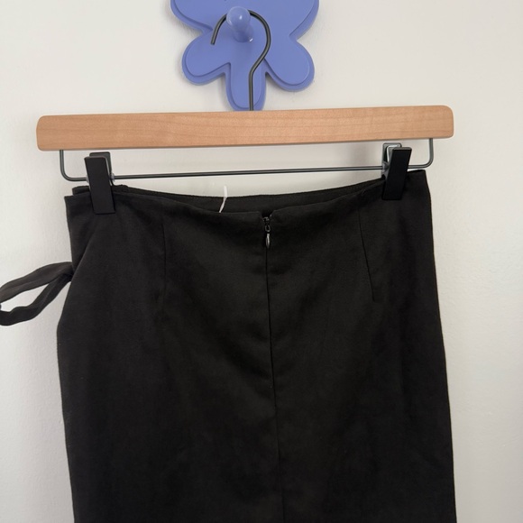 Simplee Medium NEW Black Mini Skirt Slit Cut Side Tie - Picture 4 of 10